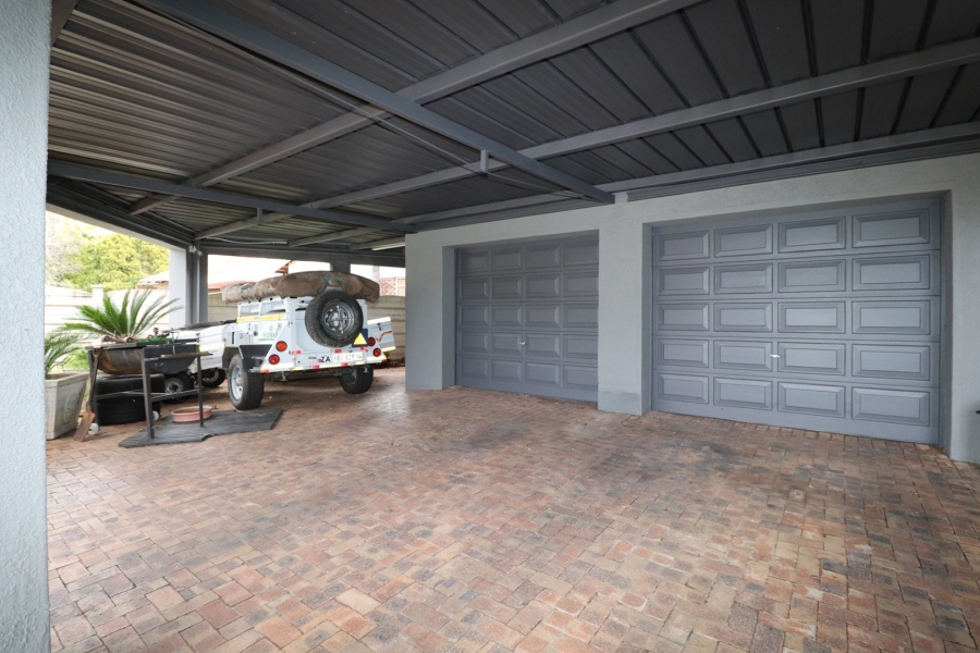 5 Bedroom Property for Sale in Wilkoppies North West